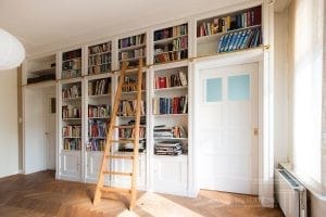 massief houten boekenkast
